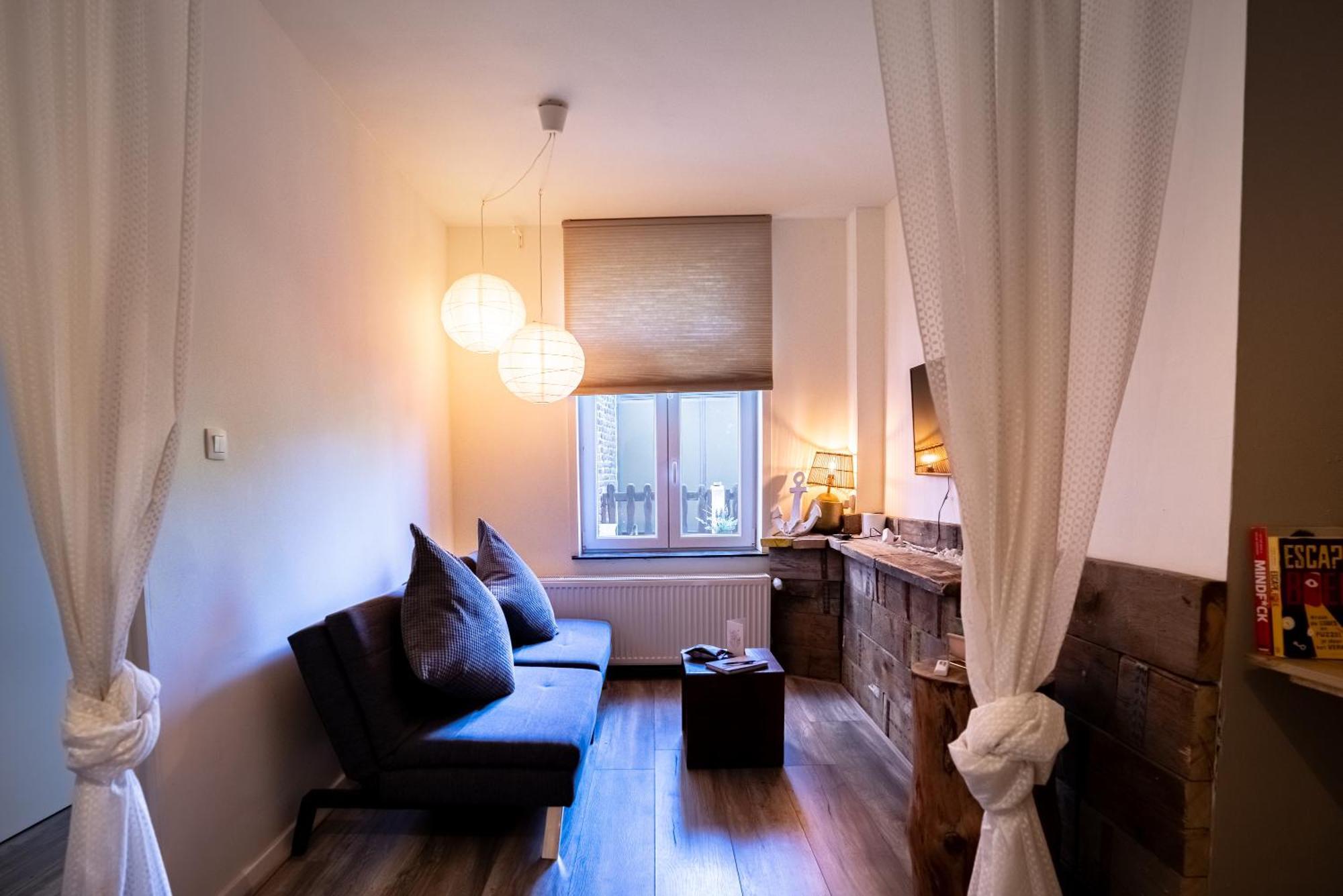 Maas Suites Ланакен Экстерьер фото